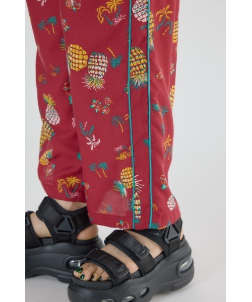 RODEO CROWNS WIDE BOWL（ロデオクラウンズワイドボウル）の「アロハサイドラインパンツ（その他パンツ・レディース・ホワイト系その他/レッド系その他/ブラック系その他・FREE）」の4枚目の写真