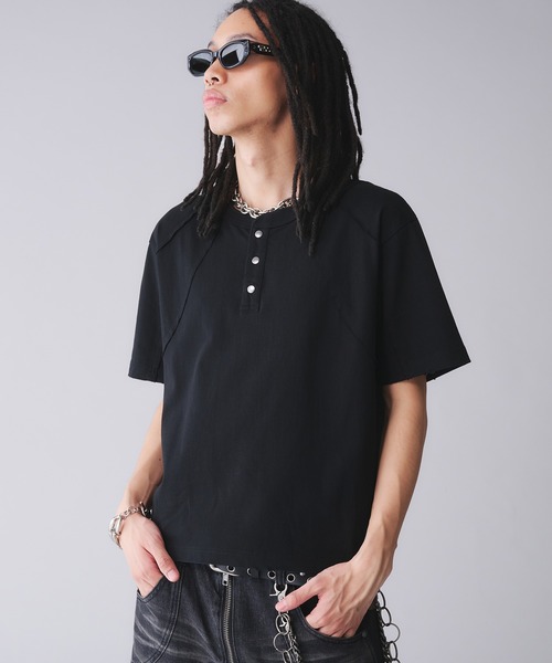 ANDER HUNK（アンダーハンク）の「Metal Henry neck T-shirt /メタルヘンリーネックTシャツ（Tシャツ/カットソー・メンズ・その他/ブラック/グレー/ブラウン・SMALL/MEDIUM/LARGE）」の6枚目の写真