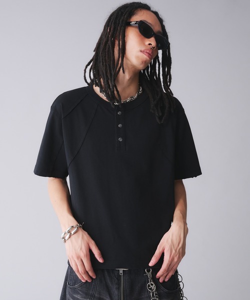 ANDER HUNK（アンダーハンク）の「Metal Henry neck T-shirt /メタルヘンリーネックTシャツ（Tシャツ/カットソー・メンズ・その他/ブラック/グレー/ブラウン・SMALL/MEDIUM/LARGE）」の5枚目の写真