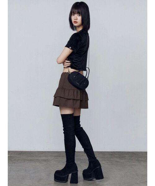 EMODA(エモダ)の「ティアードフリルミニスカート(スカート・レディース・グレー/ブラウン・MEDIUM/SMALL)」の4枚目の写真