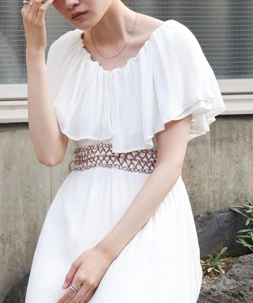 Bab(バブ)の「【S・Mサイズ展開】レーヨンクレープスモッキングワンピース(ワンピース・レディース・ブラック/アイボリー・MEDIUM/SMALL)」の2枚目の写真