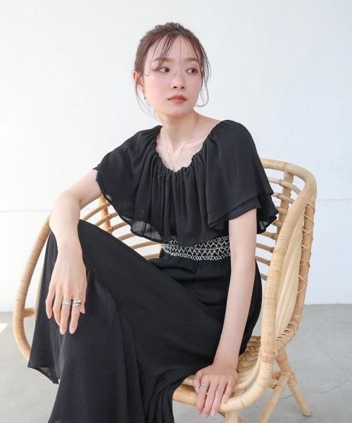 Bab(バブ)の「【S・Mサイズ展開】レーヨンクレープスモッキングワンピース(ワンピース・レディース・ブラック/アイボリー・MEDIUM/SMALL)」の1枚目の写真
