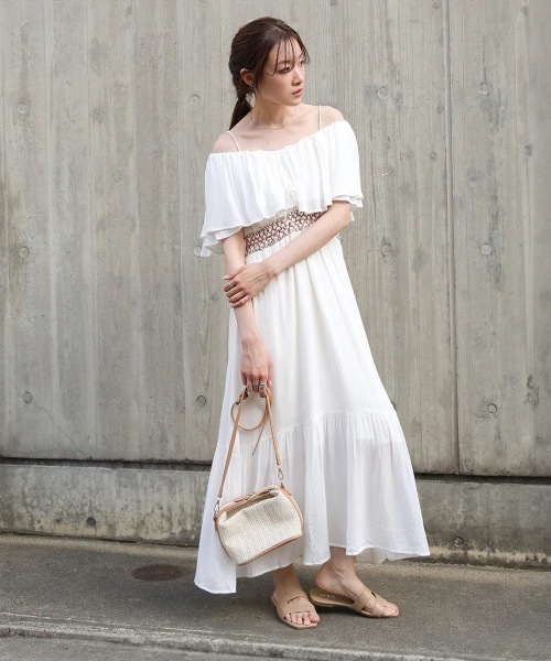 Bab(バブ)の「【S・Mサイズ展開】レーヨンクレープスモッキングワンピース(ワンピース・レディース・ブラック/アイボリー・MEDIUM/SMALL)」の8枚目の写真