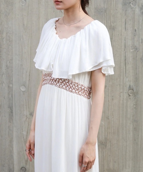 Bab(バブ)の「【S・Mサイズ展開】レーヨンクレープスモッキングワンピース(ワンピース・レディース・ブラック/アイボリー・MEDIUM/SMALL)」の4枚目の写真