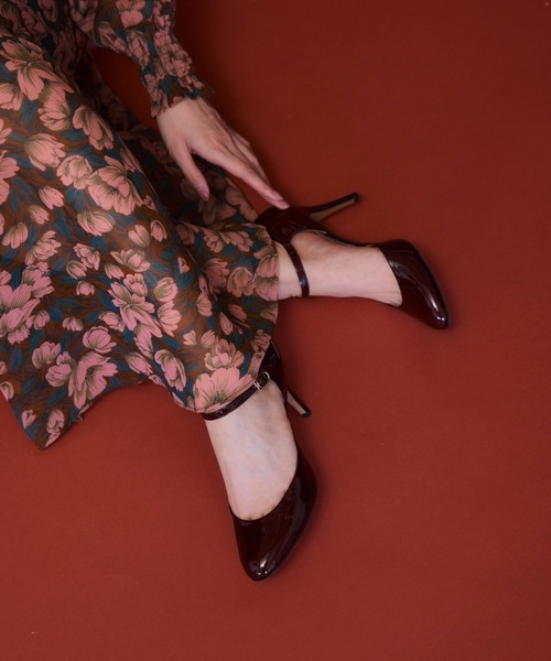 SEVEN TWELVE THIRTY(セヴントゥエルヴサーティー)の「LovelyWalk ラウンドセパレートパンプス(パンプス・レディース・ブラック/ピンクベージュ/ボルドー/ブラック系その他/グレー系その他・22cm/22.5cm/23cm/23.5cm/24cm/24.5cm)」の1枚目の写真