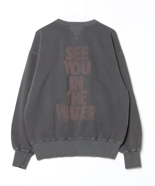 MAGIC NUMBER（マジック ナンバー）の「【MAGIC NUMBER】SEE YOU IN THE WATER PIGMENT CREW SWEAT（スウェット・メンズ・ダークパープル/オリーブ/ダークグレー・X-LARGE/LARGE/MEDIUM）」の10枚目の写真