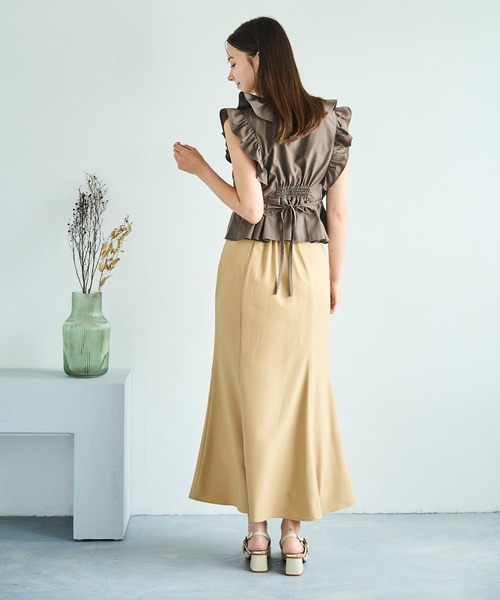 31 Sons de mode(トランテアン ソン ドゥ モード)の「2025秋冬新作 フリルペプラムブラウス(シャツ/ブラウス・レディース・ブラウン/イエロー/ホワイト・フリ-)」の13枚目の写真