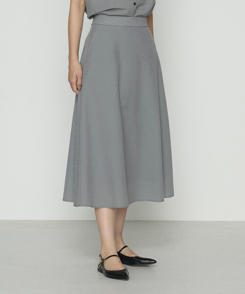 COMME CA（コムサ）の「シアーサッカーギンガム フレアスカート（スカート・レディース・ホワイト×ブラック・11号/9号）」の4枚目の写真