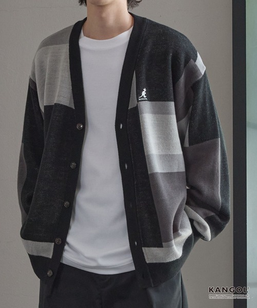 KANGOL(カンゴール)の「KANGOL/カンゴール 別注 ロゴ ワンポイント刺繍 デザインアソートシームポケットルーズニットカーディガン(カーディガン/ボレロ・メンズ・ブラック系/チャコール/ブラウン/アイボリー/ネイビー系・L/M)」の2枚目の写真