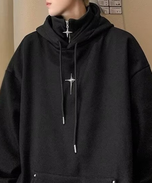 lilful(リルフル)の「ビッグシルエットハイネックメタルパーツクロスブローチパーカー(パーカー・メンズ・ブラック/ホワイト・M)」の7枚目の写真