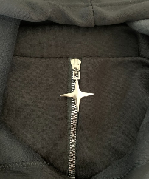 lilful(リルフル)の「ビッグシルエットハイネックメタルパーツクロスブローチパーカー(パーカー・メンズ・ブラック/ホワイト・M)」の19枚目の写真