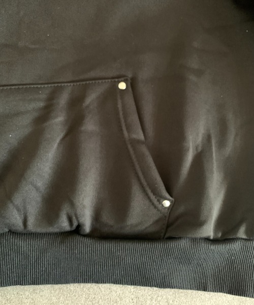 lilful(リルフル)の「ビッグシルエットハイネックメタルパーツクロスブローチパーカー(パーカー・メンズ・ブラック/ホワイト・M)」の21枚目の写真