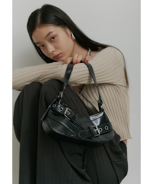 SEN TOKYO(セントーキョー)の「ベルトデザイン コンパクトショルダーバッグ(ショルダーバッグ・レディース・シルバー/ブラック/ホワイト/ピンク・FREE)」の3枚目の写真
