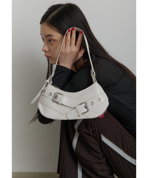 SEN TOKYO(セントーキョー)の「ベルトデザイン コンパクトショルダーバッグ(ショルダーバッグ・レディース・シルバー/ブラック/ホワイト/ピンク・FREE)」の5枚目の写真