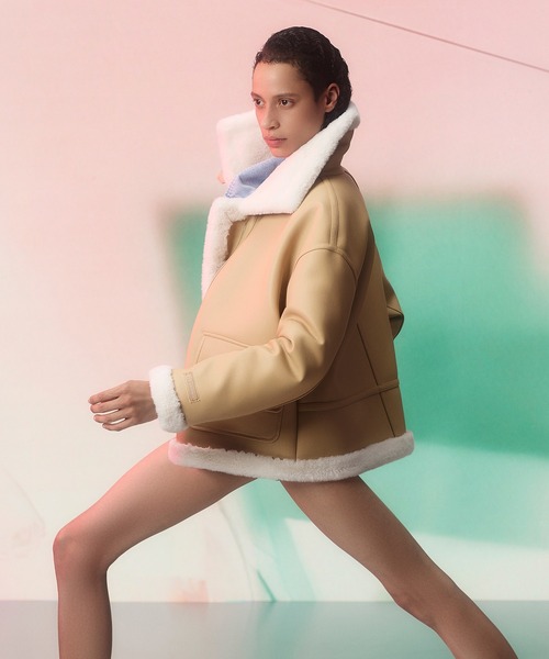 ARMANI EXCHANGE（アルマーニエクスチェンジ）の「【A|X アルマーニ エクスチェンジ】CL エコムートンジャケット（ムートンコート・レディース・ベージュ・SMALL/X-SMALL/LARGE/MEDIUM）」の5枚目の写真