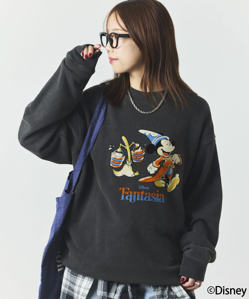 FREAK'S STORE（フリークスストア）の「DISNEY/ディズニー/『ファンタジア』/ブルーム/ミッキーマウス/フロッキープリント クルーネックスウェット/リラックスフィット（スウェット・メンズ・ライトグレー/ブラック・LARGE/MEDIUM）」の3枚目の写真