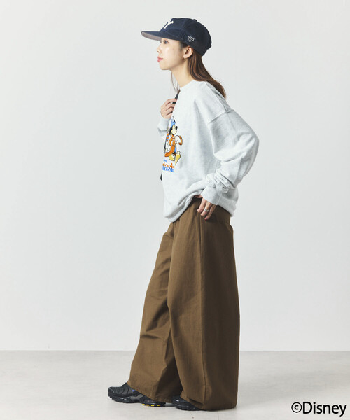 FREAK'S STORE（フリークスストア）の「DISNEY/ディズニー/『ファンタジア』/ブルーム/ミッキーマウス/フロッキープリント クルーネックスウェット/リラックスフィット（スウェット・メンズ・ライトグレー/ブラック・LARGE/MEDIUM）」の6枚目の写真