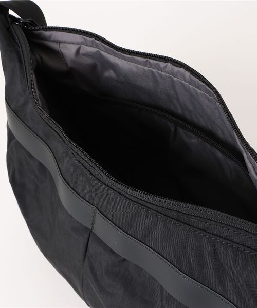 CHROME（クローム）の「CHROME/クローム ショルダーバック YOYOGI 14L MESSENGER ヨヨギ 14L メッセンジャー BG384BK（ショルダーバッグ・メンズ・ブラック・FREE）」の4枚目の写真