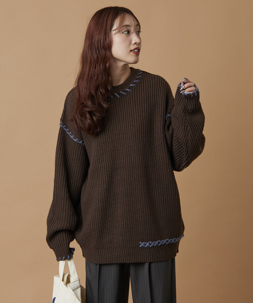 FREAK'S STORE（フリークスストア）の「限定展開 リラックスフィット ハンドステッチデザイン 畦編み クルーネック ニット（ニット/セーター・メンズ・チャコールグレー/ブラック/ブラウン/オフホワイト・MEDIUM/LARGE）」の4枚目の写真