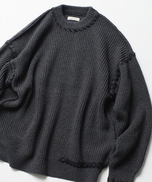 FREAK'S STORE（フリークスストア）の「限定展開 リラックスフィット ハンドステッチデザイン 畦編み クルーネック ニット（ニット/セーター・メンズ・チャコールグレー/ブラック/ブラウン/オフホワイト・MEDIUM/LARGE）」の16枚目の写真