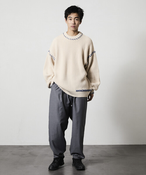 FREAK'S STORE（フリークスストア）の「限定展開 リラックスフィット ハンドステッチデザイン 畦編み クルーネック ニット（ニット/セーター・メンズ・チャコールグレー/ブラック/ブラウン/オフホワイト・MEDIUM/LARGE）」の21枚目の写真