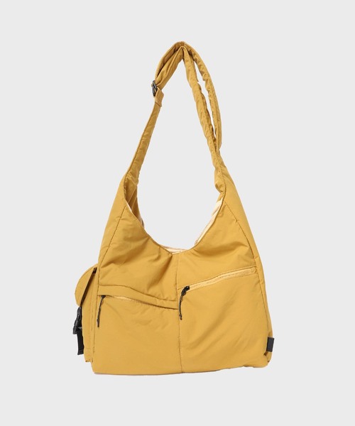 B.C STOCK（ベーセーストック）の「【fellowww / フェロー】別注 NEW パッファー ショルダーバッグ（ショルダーバッグ・メンズ・ライトイエロー/ブラック・FREE）」の2枚目の写真