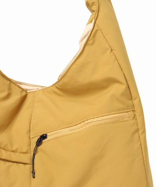 B.C STOCK（ベーセーストック）の「【fellowww / フェロー】別注 NEW パッファー ショルダーバッグ（ショルダーバッグ・メンズ・ライトイエロー/ブラック・FREE）」の16枚目の写真
