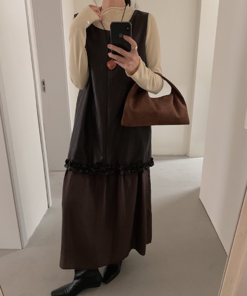 フェイクレザーフリルノースーリブワンピース