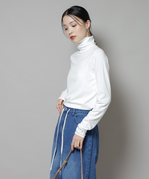 NANO universe（ナノユニバース）の「吸湿発熱タートルネックカットトップス（Tシャツ/カットソー・レディース・ホワイト/ブラック/グレー・FREE）」の7枚目の写真