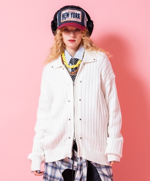 a.p.o.v.(エーピーオービー)の「a.p.o.v. リベットスタッズスリムリブニットジップアップセーター(ニット/セーター・メンズ・ブラック/ホワイト・ONESIZE)」の2枚目の写真