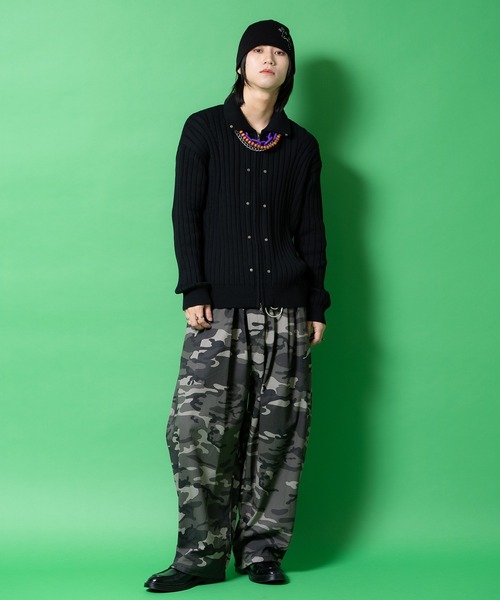 a.p.o.v.(エーピーオービー)の「a.p.o.v. リベットスタッズスリムリブニットジップアップセーター(ニット/セーター・メンズ・ブラック/ホワイト・ONESIZE)」の4枚目の写真