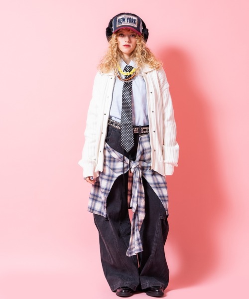 a.p.o.v.(エーピーオービー)の「a.p.o.v. リベットスタッズスリムリブニットジップアップセーター(ニット/セーター・メンズ・ブラック/ホワイト・ONESIZE)」の7枚目の写真
