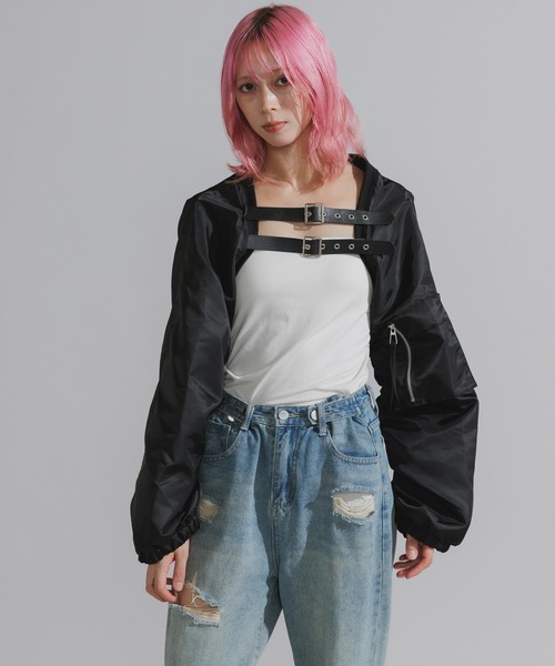 Chick（チック）の「Belt Strap Cropped Length Bomber Jacket / ベルトストラップ クロップド丈ブルゾン（ブルゾン・レディース・ブラック・FREE）」の3枚目の写真