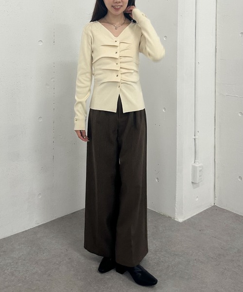 archives（アルシーヴ）の「タックボタンニットプルオーバー（ニット/セーター・レディース・ブラウン/グレー/アイボリー/ブラック/グリーン・MEDIUM）」の19枚目の写真