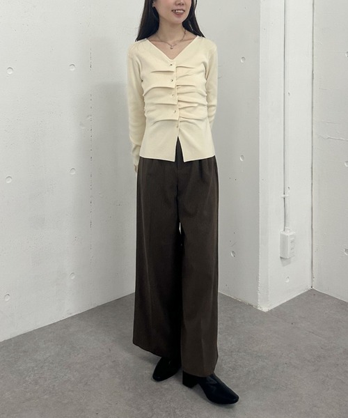 archives（アルシーヴ）の「タックボタンニットプルオーバー（ニット/セーター・レディース・ブラウン/グレー/アイボリー/ブラック/グリーン・MEDIUM）」の20枚目の写真