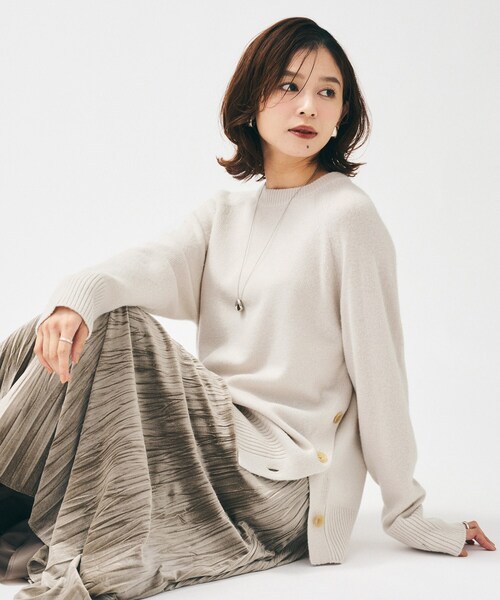 UNTITLED(アンタイトル)の「【重ね着もおすすめ/洗える】ウールカシミヤ クルーネックニット(ニット/セーター・レディース・オフホワイト/ナチュラル/ブラウン系その他/サックスブルー/グレー系3/ピンク/ブラウン系4/ライトパープル・00/02/04/44/48)」の5枚目の写真