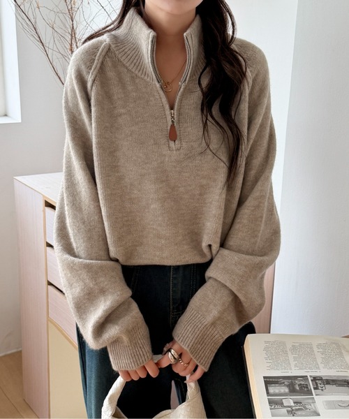 Maison Calme(メゾンカルム)の「ハーフジップニットプルオーバー ふわもち素材 ビンテージ風ジップ スタンドカラー(ニット/セーター・レディース・ホワイト/ワイン/ブラック/ベージュ/グレー・F)」の21枚目の写真