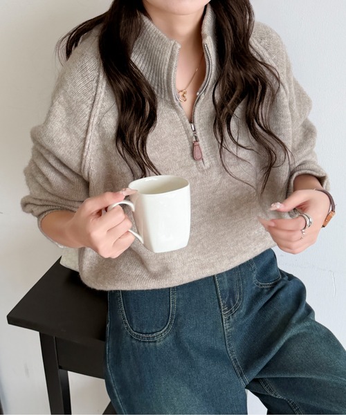 Maison Calme(メゾンカルム)の「ハーフジップニットプルオーバー ふわもち素材 ビンテージ風ジップ スタンドカラー(ニット/セーター・レディース・ホワイト/ワイン/ブラック/ベージュ/グレー・F)」の19枚目の写真