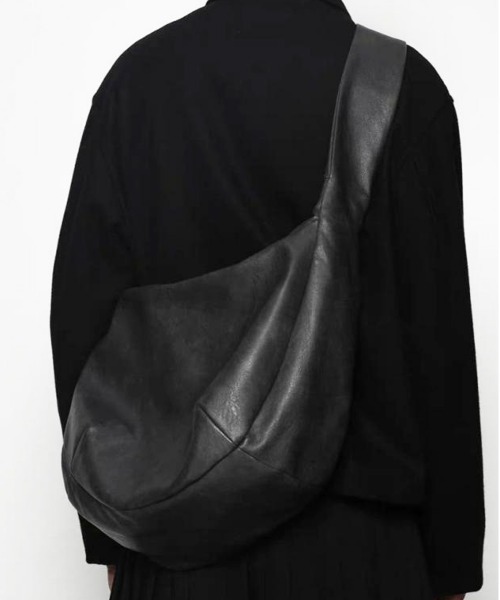 NEW GENTLEMAN(ニュージェントルマン)の「ドレスデン ルーズ ビッグショルダーバッグ(ショルダーバッグ・メンズ・ブラック・FREE)」の2枚目の写真