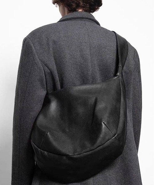 NEW GENTLEMAN(ニュージェントルマン)の「ドレスデン ルーズ ビッグショルダーバッグ(ショルダーバッグ・メンズ・ブラック・FREE)」の11枚目の写真