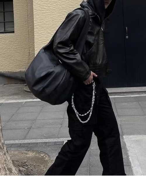 NEW GENTLEMAN(ニュージェントルマン)の「ドレスデン ルーズ ビッグショルダーバッグ(ショルダーバッグ・メンズ・ブラック・FREE)」の5枚目の写真