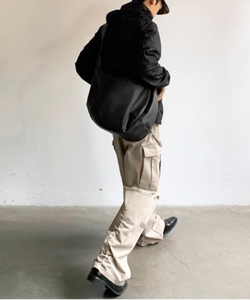 NEW GENTLEMAN(ニュージェントルマン)の「ドレスデン ルーズ ビッグショルダーバッグ(ショルダーバッグ・メンズ・ブラック・FREE)」の8枚目の写真