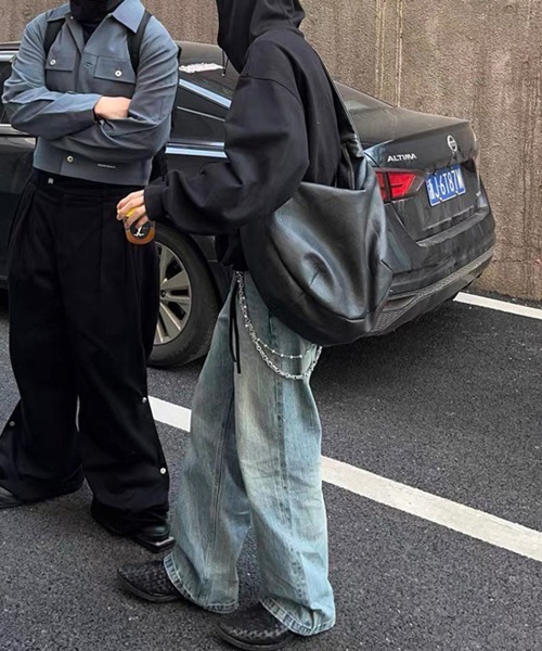 NEW GENTLEMAN(ニュージェントルマン)の「ドレスデン ルーズ ビッグショルダーバッグ(ショルダーバッグ・メンズ・ブラック・FREE)」の10枚目の写真