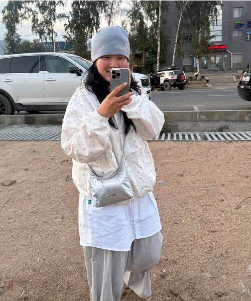 RONRON(ロンロン)の「HOODED WINDBREAKER JUMPER BLUE FLOWER(ナイロンジャケット・レディース・その他・FREE)」の2枚目の写真