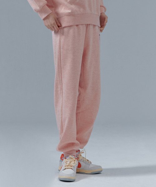 CHASECULT(チェイスカルト)の「レディース ロゴ刺繍ジョガーパンツ-CERG7263B0P(スウェットパンツ・レディース・PINK・70/76/67)」の2枚目の写真