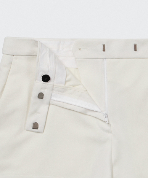 MUSINSA STANDARD WOMAN（ムシンサスタンダードウーマン）の「ウィメンズヒドゥンバンディングショートスラックス[ホワイト]（その他パンツ・レディース・その他・34/32/30/31/26/27/28/29）」の6枚目の写真