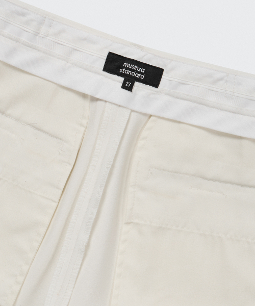 MUSINSA STANDARD WOMAN（ムシンサスタンダードウーマン）の「ウィメンズヒドゥンバンディングショートスラックス[ホワイト]（その他パンツ・レディース・その他・34/32/30/31/26/27/28/29）」の7枚目の写真