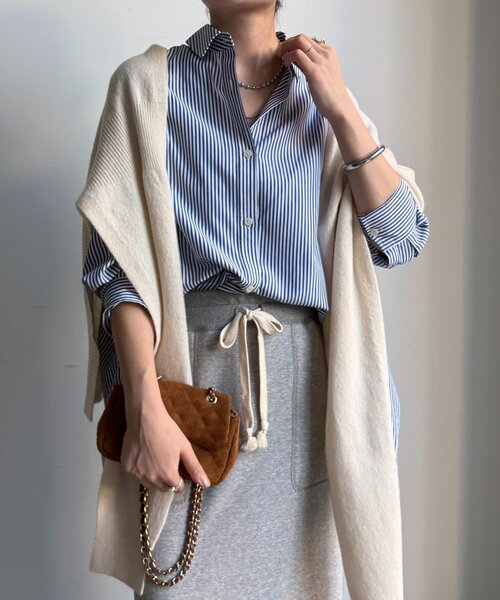 DouDou（ドゥドゥ）の「ウールマルチWAYストール（ストール/ショール・レディース・オフホワイト/チャコールグレー/ブラウン・FREE）」の2枚目の写真