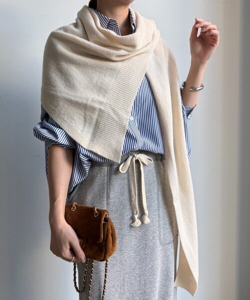 DouDou（ドゥドゥ）の「ウールマルチWAYストール（ストール/ショール・レディース・オフホワイト/チャコールグレー/ブラウン・FREE）」の7枚目の写真