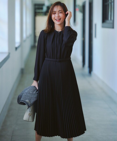 ANY SIS（エニィスィス）の「ノーブルプリーツ ワンピース（ワンピース・レディース・ベージュ系/ネイビー系・LARGE/MEDIUM/SMALL）」の2枚目の写真